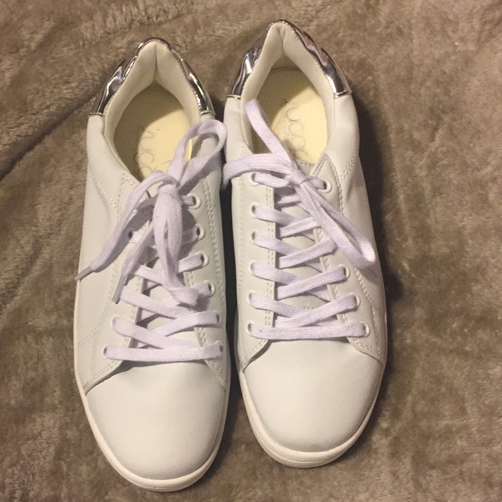 Sugar NWOT 9M Vegan Leather Sneakers